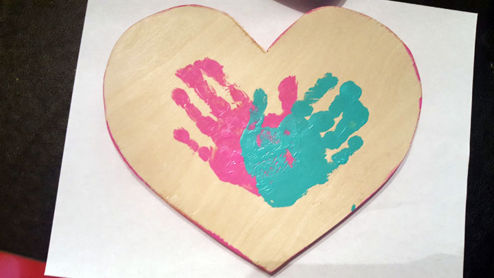 Mother's Day Gift - Heart Wall Hanger DIY - It's A Schorr Thing